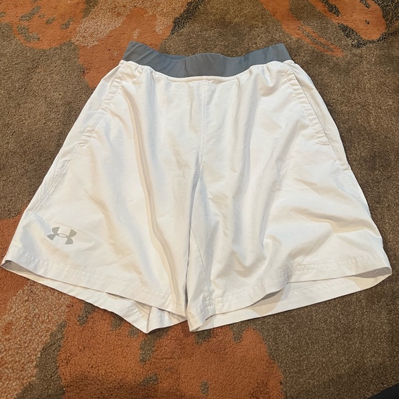 Under Armour Shorts Size M - Picture 1 of 3